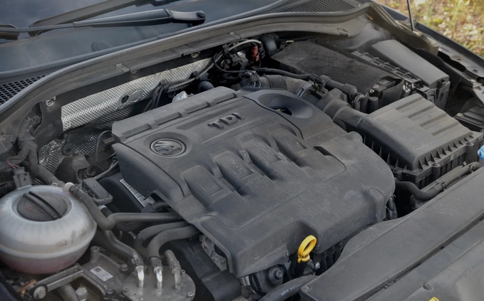 Skoda Superb cena 63900 przebieg: 205000, rok produkcji 2016 z Wałbrzych małe 137